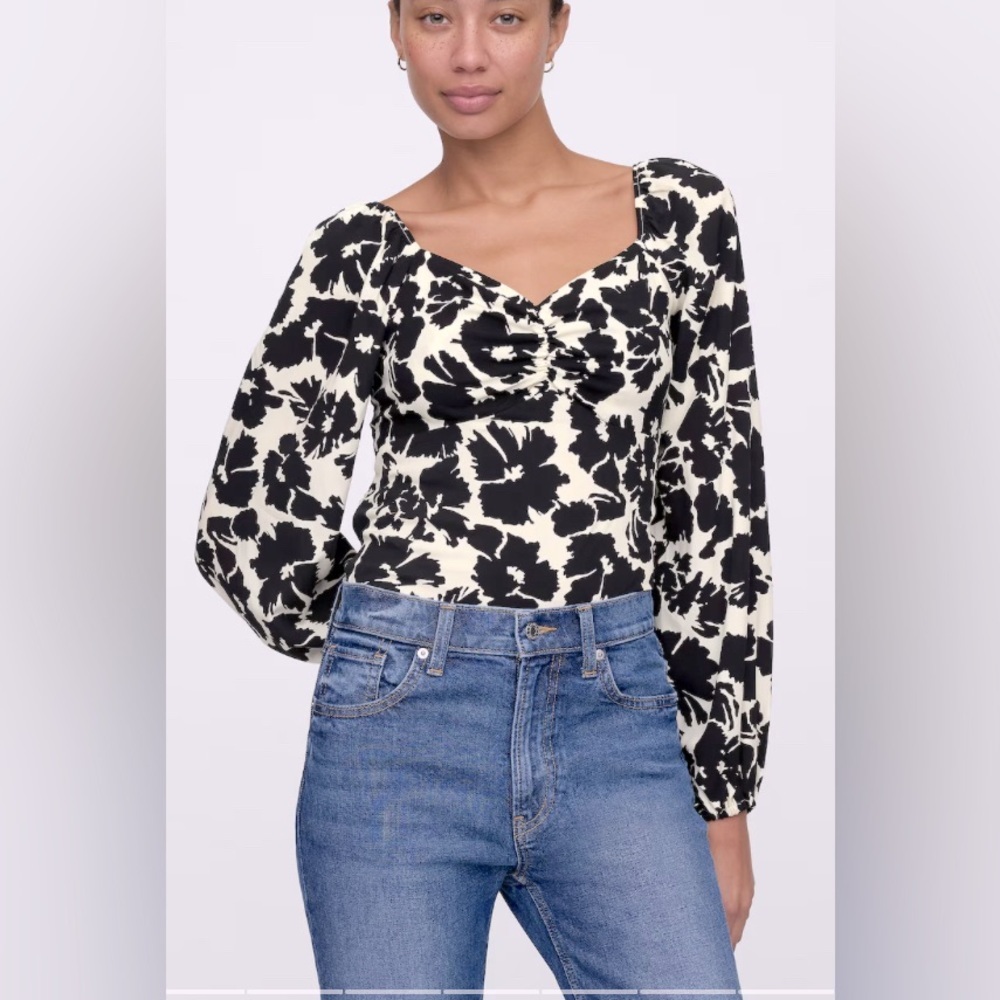 Gap Black and White Leaf Satin Print Too Size M - still in original package